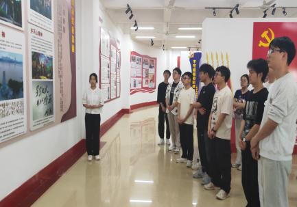 参观beat365中文官方网站廉洁文化教育基地照片材料5